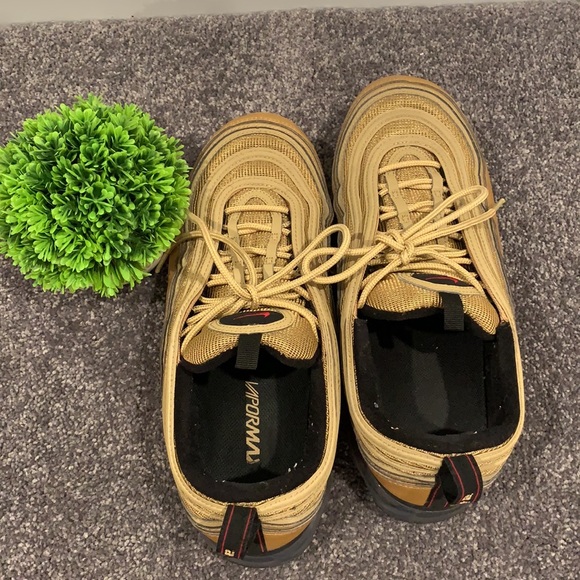 Nike Air VaporMax 97 Metallic Gold - Picture 7 of 12
